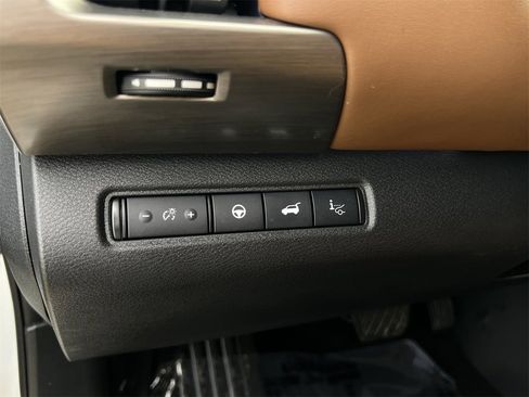 Certified 2024 Nissan Pathfinder Platinum w/ Cargo Package image 16