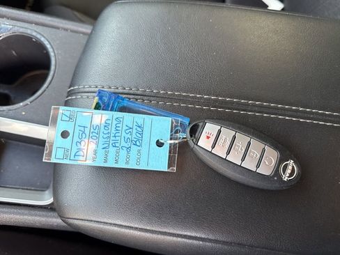 Used 2025 Nissan Altima 2.5 SV image 11