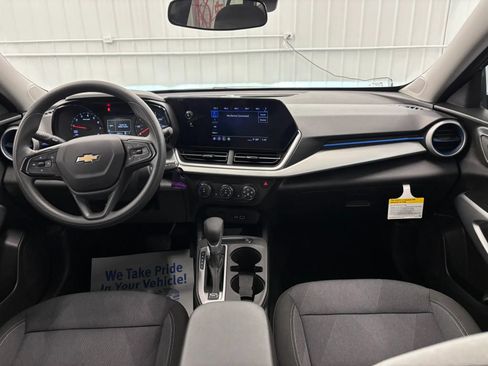 Used 2025 Chevrolet Trax LS w/ LS Convenience Package FWD image 35