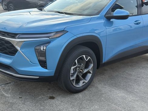 New 2026 Chevrolet Trax LT w/ Sunroof Package image 2