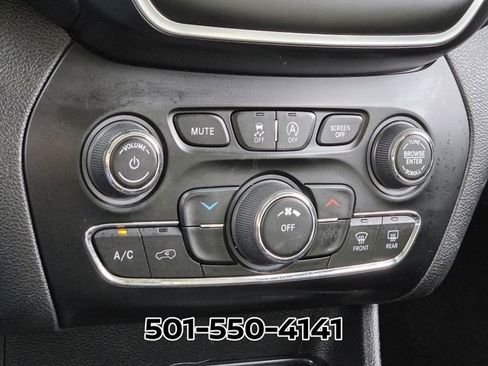 Used 2021 Jeep Cherokee Latitude Lux FWD image 24