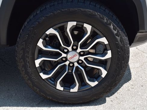Used 2024 GMC Canyon Denali AWD/4WD image 4