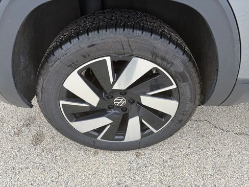 Used 2025 Volkswagen Atlas Cross Sport SE image 32