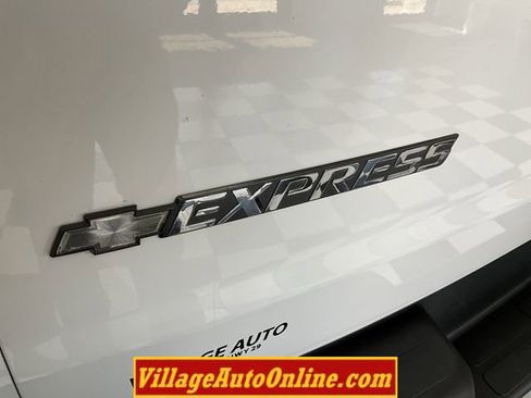 Used 2017 Chevrolet Express 2500 Extended RWD image 20