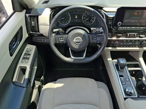 Used 2023 Nissan Pathfinder SV w/ SV Premium Package AWD/4WD image 13