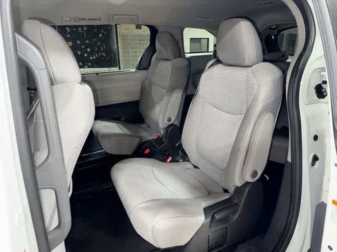 Certified 2022 Toyota Sienna LE FWD image 17