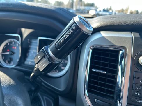 Used 2017 Nissan Titan SV image 30