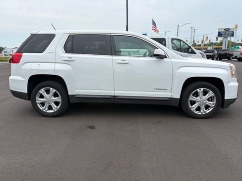 Used 2017 GMC Terrain SLE FWD image 2