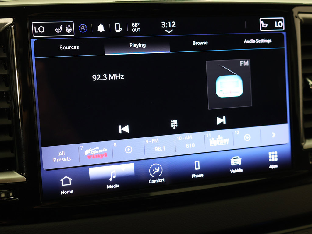 Used 2023 Chrysler Pacifica Touring-L FWD image 45