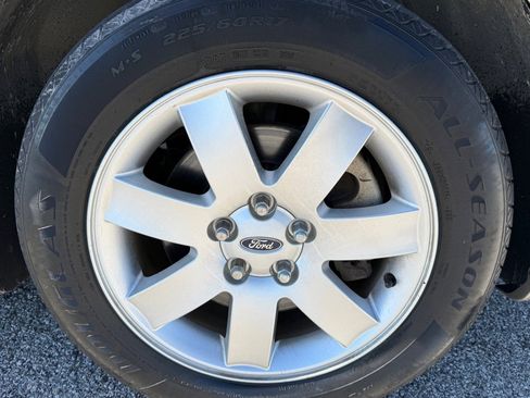 Used 2005 Ford Five Hundred SEL image 17