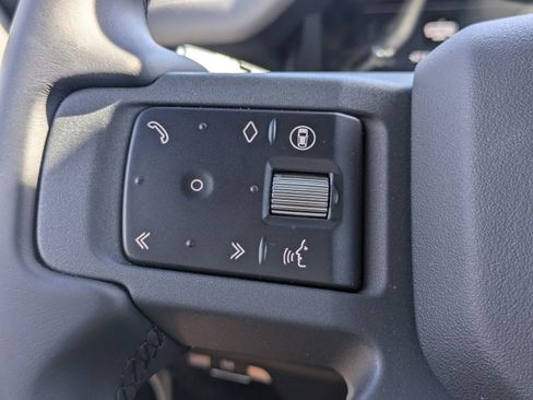 New 2026 Land Rover Defender 110 X-Dynamic SE AWD/4WD image 17