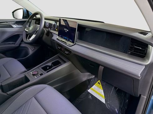 New 2026 Volkswagen Tiguan SE FWD image 28