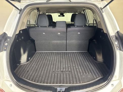Used 2018 Toyota RAV4 LE w/ All Weather Liner Package AWD/4WD image 20