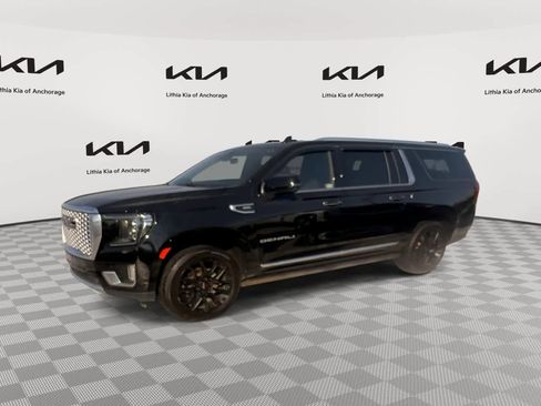 Used 2022 GMC Yukon XL Denali AWD/4WD image 5