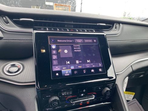 New 2025 Jeep Grand Cherokee Limited image 28