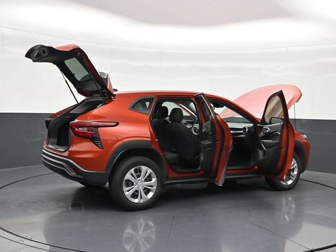 Used 2024 Chevrolet Trax LS FWD image 31