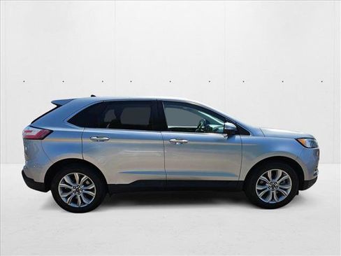 Used 2022 Ford Edge Titanium image 4