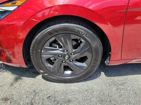 Used 2023 Hyundai Elantra SEL FWD image 9