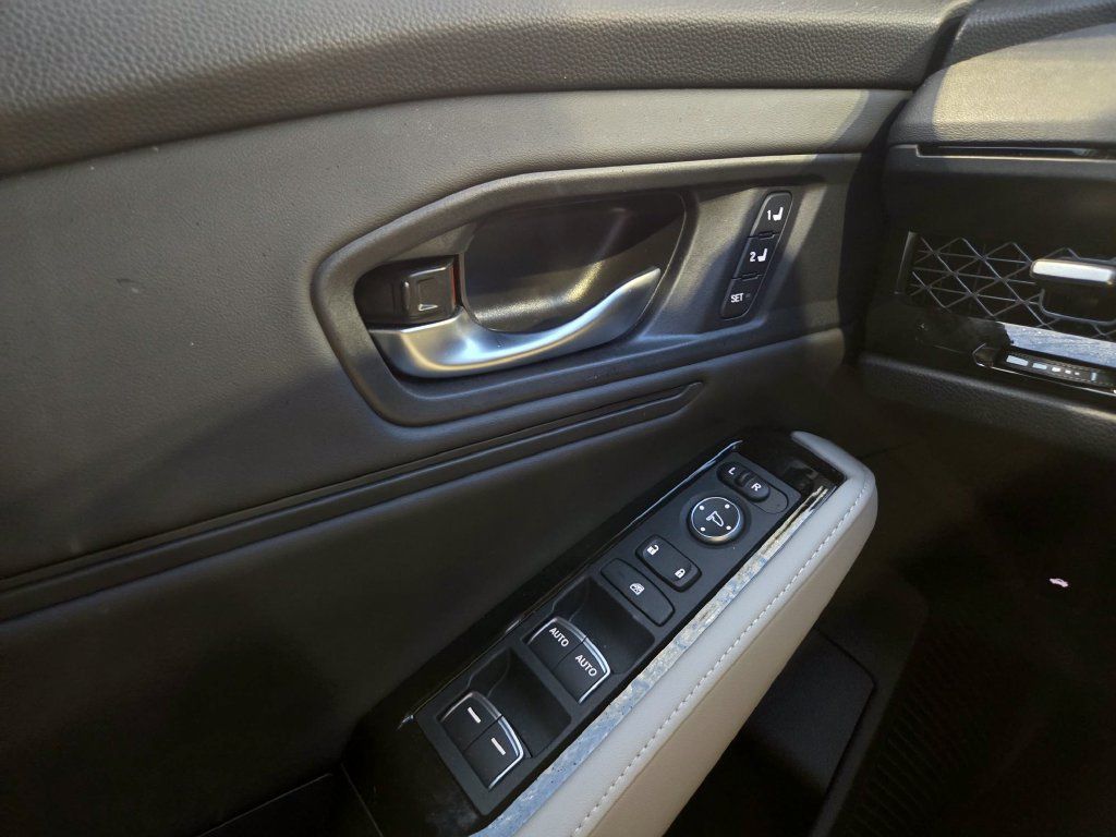 Used 2025 Honda Accord Touring image 13