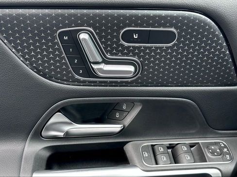 New 2026 Mercedes-Benz GLB 250 4MATIC image 25