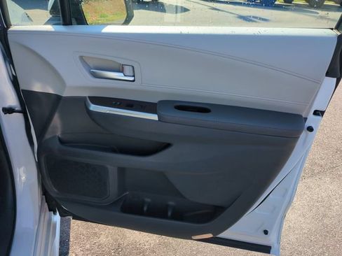 Used 2023 Toyota Sienna XLE FWD image 34