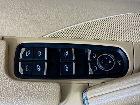 Used 2016 Porsche Cayenne image 22