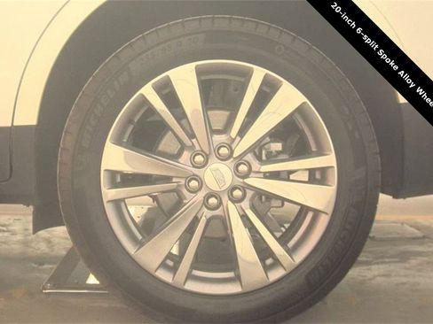 Used 2025 Cadillac XT5 Premium Luxury image 5