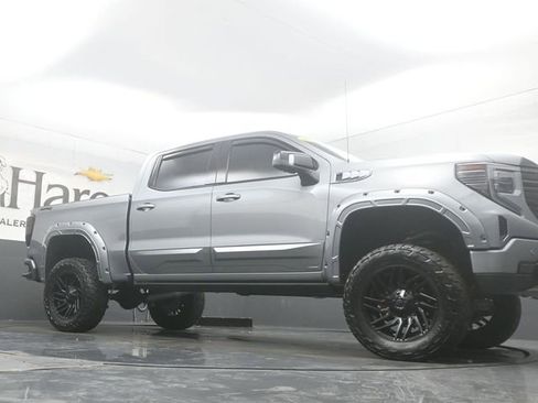 Used 2023 GMC Sierra 1500 AT4 w/ Technology Package AWD/4WD image 2