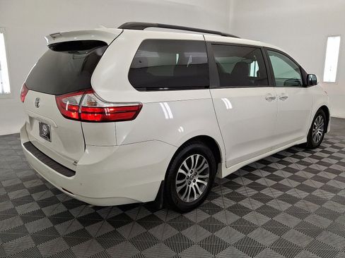 Certified 2019 Toyota Sienna XLE w/ XLE Navigation Package FWD image 17