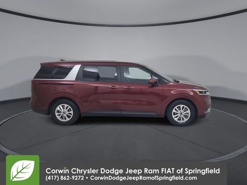Used 2023 Kia Carnival LX FWD image 17