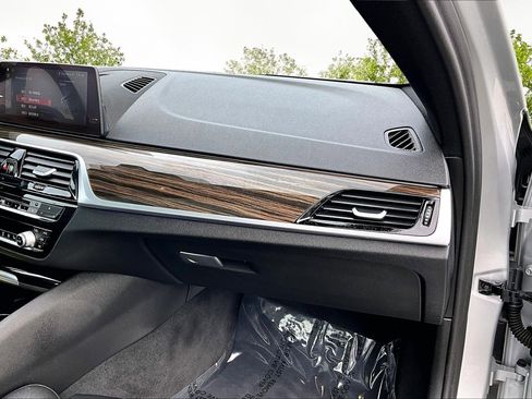 Used 2019 BMW 530i xDrive w/ Convenience Package image 17