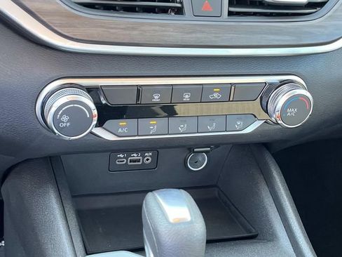 Used 2025 Nissan Altima 2.5 SV FWD image 29