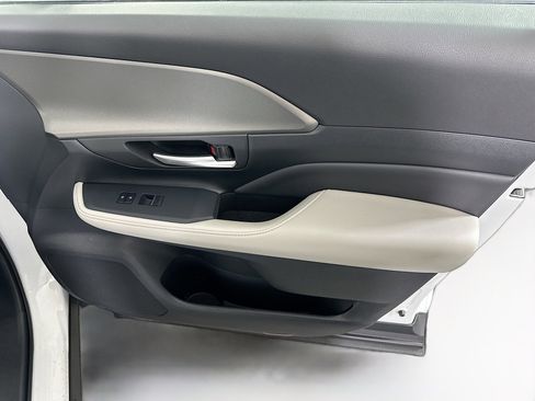 Used 2025 Toyota Grand Highlander FWD image 32