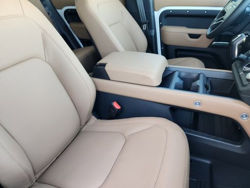 New 2026 Land Rover Defender 110 X-Dynamic SE image 13