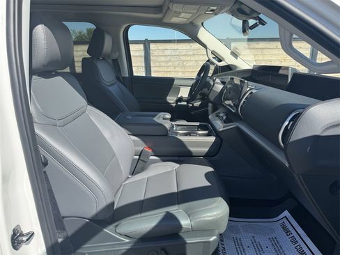 New 2025 Ford Expedition Active image 12