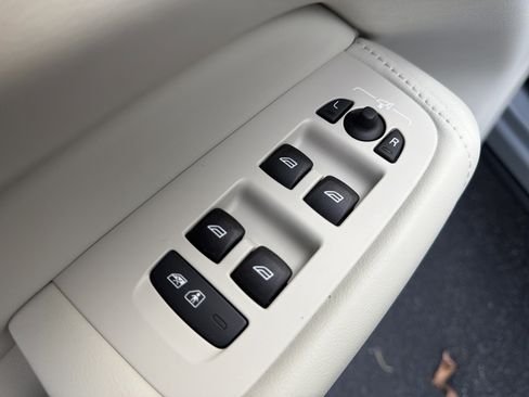 Used 2026 Volvo XC60 B5 Ultra w/ Protection Package Premier image 15