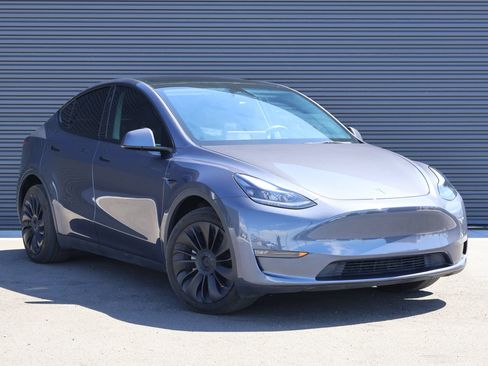 Used 2023 Tesla Model Y Long Range AWD/4WD image 3