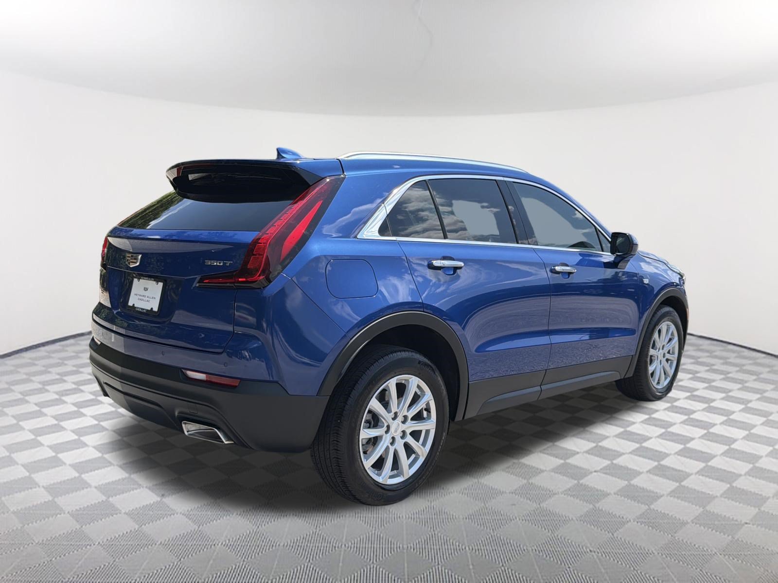 Certified 2023 Cadillac XT4 Luxury w/ Cold Weather Package FWD image 6