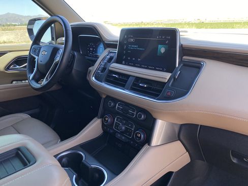 Used 2023 Chevrolet Tahoe Premier AWD/4WD image 12