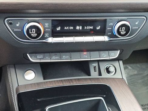 Used 2023 Audi Q5 2.0T Premium Plus w/ Premium Plus Package AWD/4WD image 30