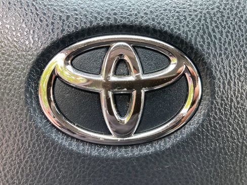 Used 2021 Toyota Camry LE FWD image 29