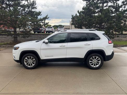 Used 2019 Jeep Cherokee Latitude w/ Popular Appearance Group AWD/4WD image 3