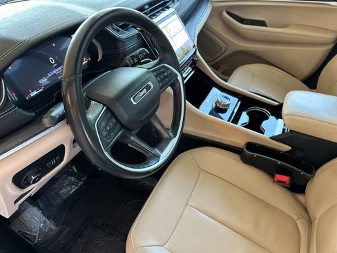 Used 2022 Jeep Grand Cherokee Limited RWD image 11