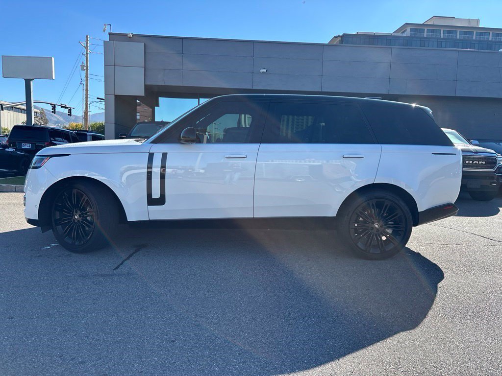 Used 2025 Land Rover Range Rover Long Wheelbase SE AWD/4WD image 3