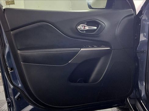 Used 2020 Jeep Cherokee Latitude Plus image 21