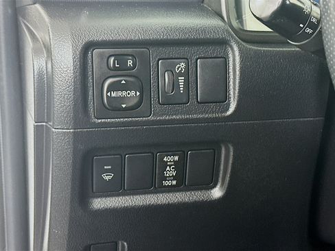 Used 2017 Toyota 4Runner SR5 AWD/4WD image 16