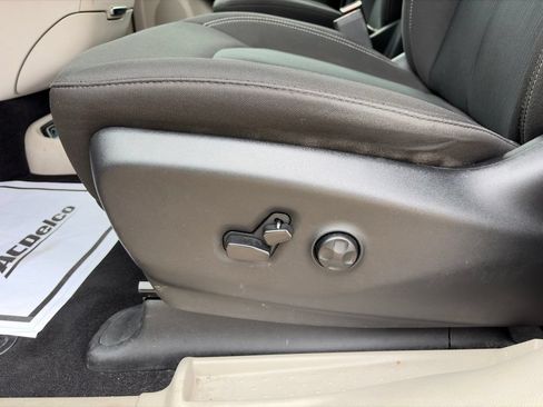 Used 2023 Chrysler Voyager LX FWD image 15
