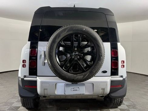 Used 2023 Land Rover Defender 110 SE image 7