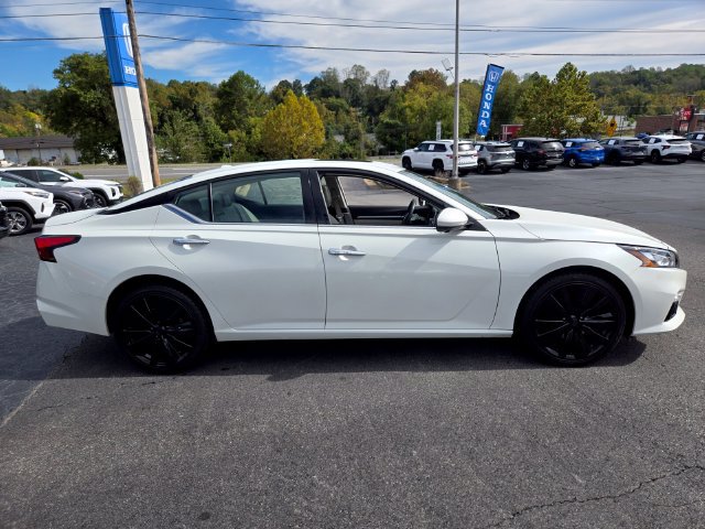Used 2022 Nissan Altima 2.5 Platinum AWD/4WD image 9
