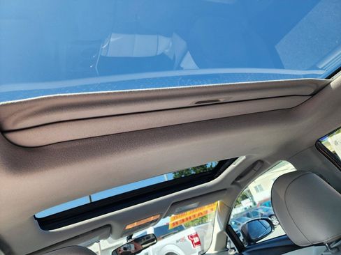 Used 2010 Toyota Venza AWD w/ Premium Pkg #2 image 26
